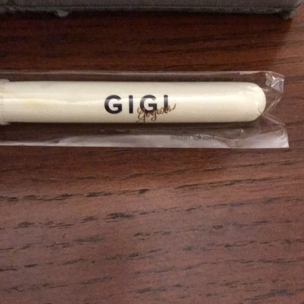 Gigi Gorgeous Contour Brush new